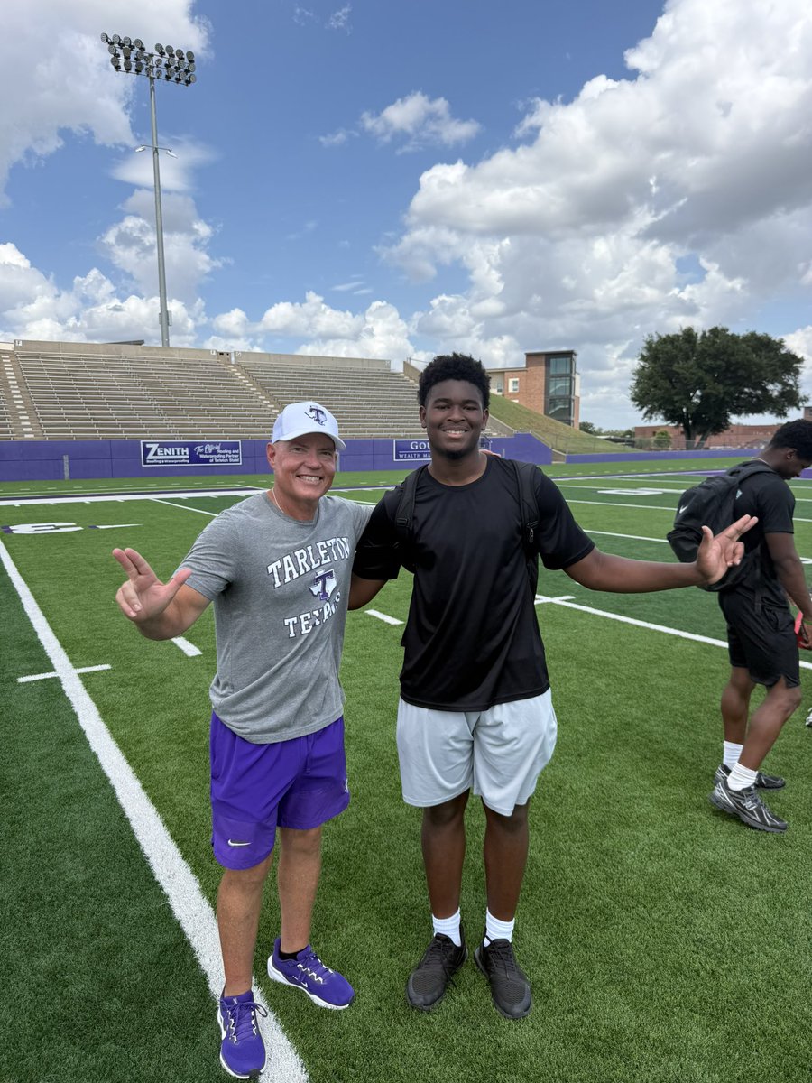 EthanJSmithQB's tweet photo. Had a great camp today @TarletonFB! Grateful for the opportunity to compete, learn, and connect with an amazing coaching staff! Looking forward to building the relationship with the coaches!! @nsmesports @CalvinLDavis3 @Coast2Coasttc @Marchen44 @PrepRedzoneTX @MusgroveAgency https://t.co/fsetAfh3nI
