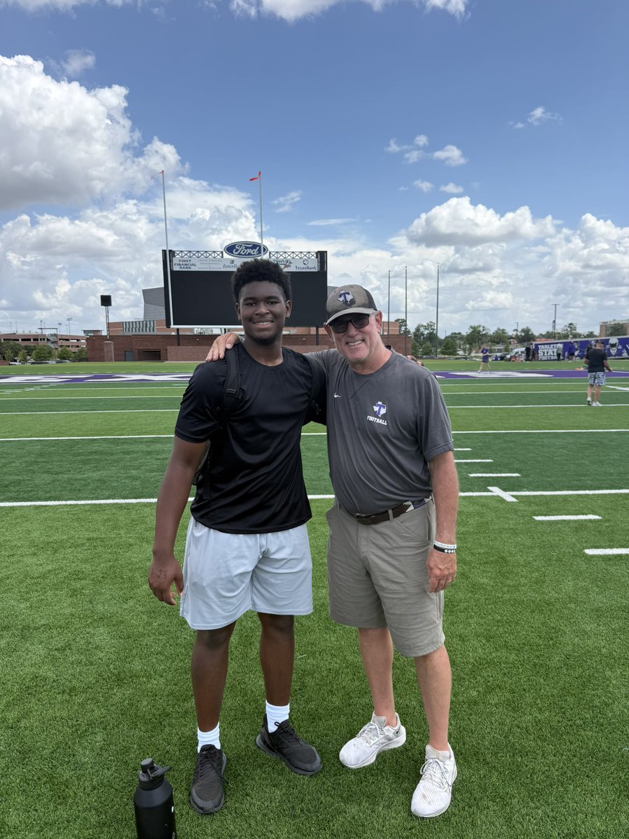 EthanJSmithQB's tweet photo. Had a great camp today @TarletonFB! Grateful for the opportunity to compete, learn, and connect with an amazing coaching staff! Looking forward to building the relationship with the coaches!! @nsmesports @CalvinLDavis3 @Coast2Coasttc @Marchen44 @PrepRedzoneTX @MusgroveAgency https://t.co/fsetAfh3nI