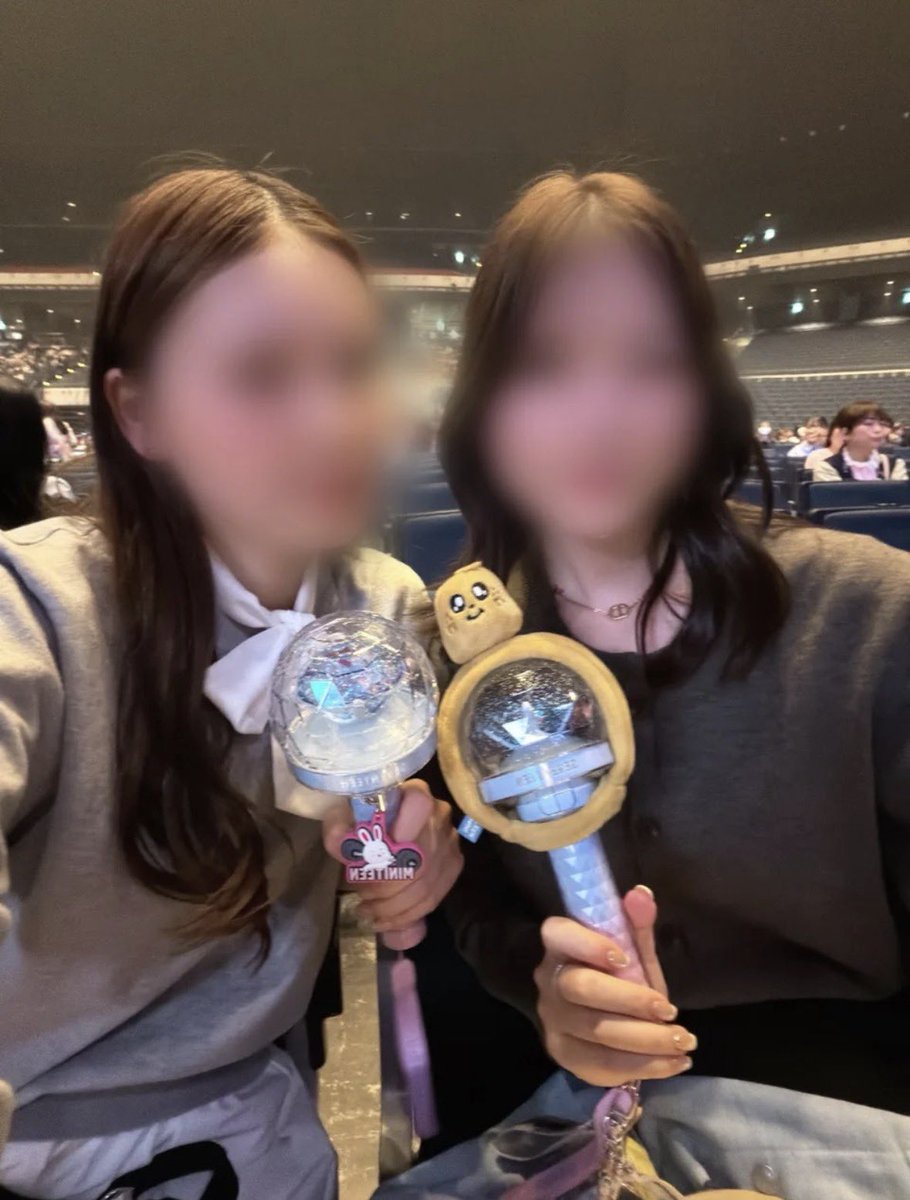 mm10___j's tweet photo. 𝖢𝖱𝖮𝖲𝖲 𝖦𝖤𝖭𝖤𝖱𝖠𝖳𝖨𝖮𝖭 𝖫𝖨𝖵𝖤 🫂🫶🏻

初め��の2列目は近すぎて絶叫🥲🥲
撮可で撮れた後半の動画はブレッブレだけど本当にいい思い出😭🤍
キムジャ沢山持ってってよかった(˘•̥-•̥˘)♩
きゃなぴちゃんこれからもいっぱい行こうね♡♡ https://t.co/WVjbKdMhLr