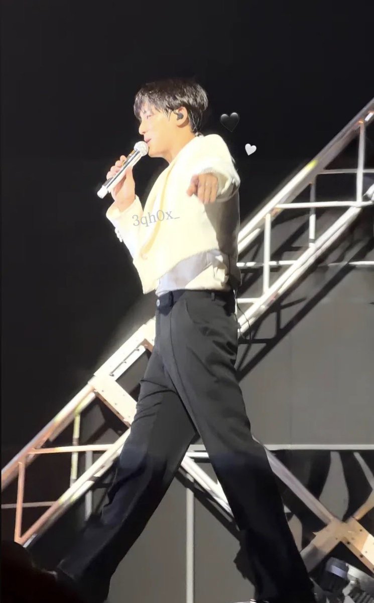 mm10___j's tweet photo. 𝖢𝖱𝖮𝖲𝖲 𝖦𝖤𝖭𝖤𝖱𝖠𝖳𝖨𝖮𝖭 𝖫𝖨𝖵𝖤 🫂🫶🏻

初め��の2列目は近すぎて絶叫🥲🥲
撮可で撮れた後半の動画はブレッブレだけど本当にいい思い出😭🤍
キムジャ沢山持ってってよかった(˘•̥-•̥˘)♩
きゃなぴちゃんこれからもいっぱい行こうね♡♡ https://t.co/WVjbKdMhLr