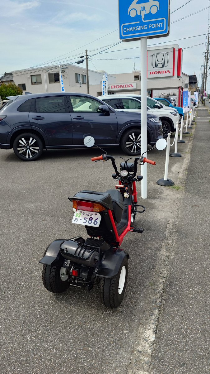 higu9130's tweet photo. HONDAディーラー前で謎のエンスト。 https://t.co/FMZmAcPzfE