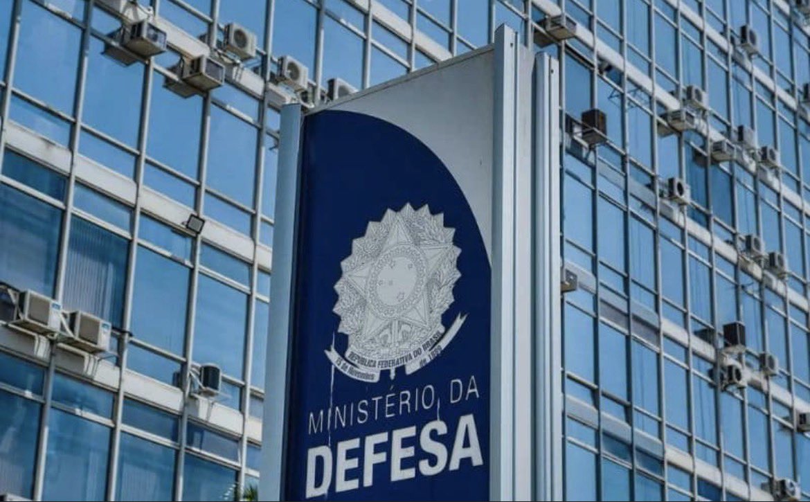 Weltans45926759's tweet photo. Circulam notícias de um relatório técnico do TCU questionando se o País tem recursos para executar, simultaneamente, programas das Forças Armadas considerados estratégicos para a soberania. A ser verdade, podem faltar  à Defesa mais do que recursos. Leia: https://t.co/HUw2gGubJK https://t.co/81F7tQeULe