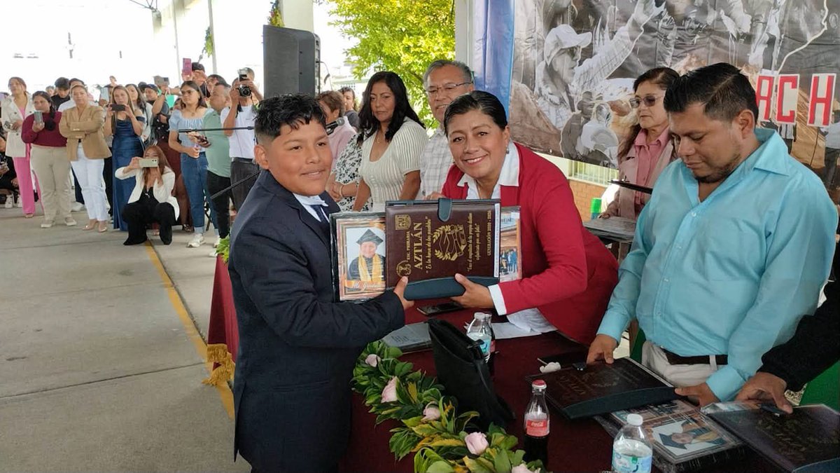 AlexNavarroNR's tweet photo. #FelizSabado 
Con emoción y orgullo, la Primaria Aztlán de Nicolás Romero celebró el cierre del ciclo escolar 2020-2026.
https://t.co/Y0TKoEyx9G
#AntorchaEsEducacion #NicolasRomero #educacion https://t.co/8Lv7RQPgpj