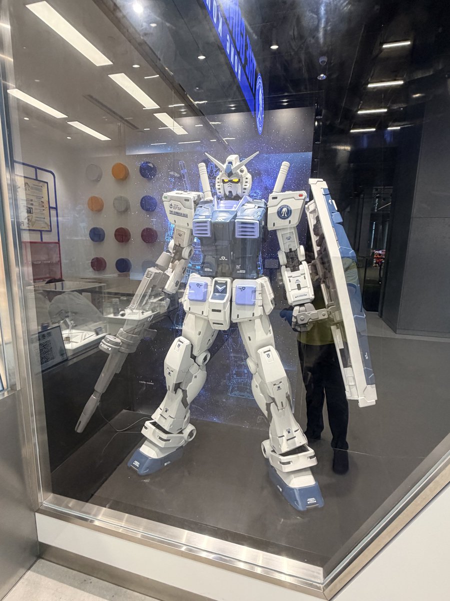 u_mizo's tweet photo. 香港ガンダムベース@カイタック
Gならば、そこはゴッドガンダムではなく、マスターガンダムであるべきだろうとツッコミ入れつつ堪能させて頂きました。 https://t.co/FmUcW8ELOr