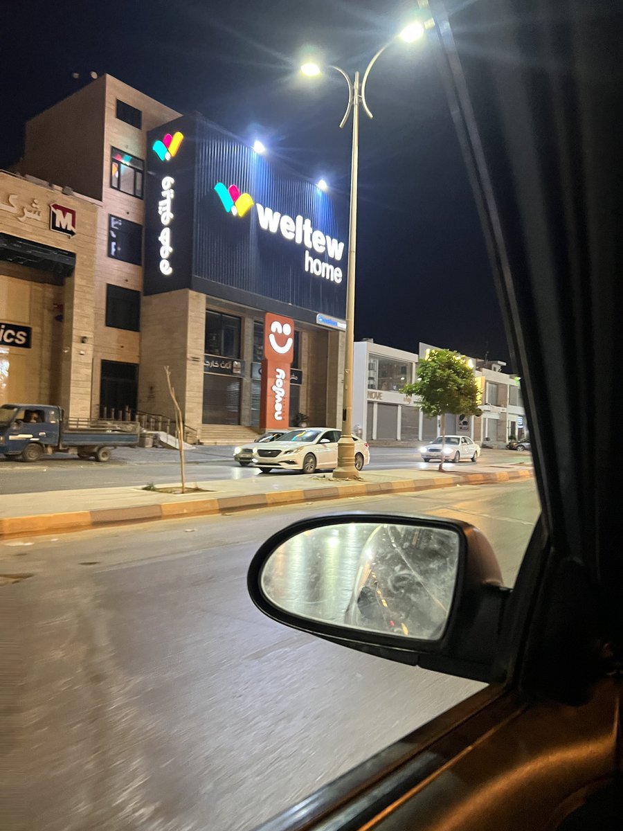 9_alimo_9's tweet photo. حتى الثانية فجراً وكم هي بخيلة شوراع بنغازي جعلتني اشاهد جميع من فيها الا عيون من أحب https://t.co/UHMM1SYl87