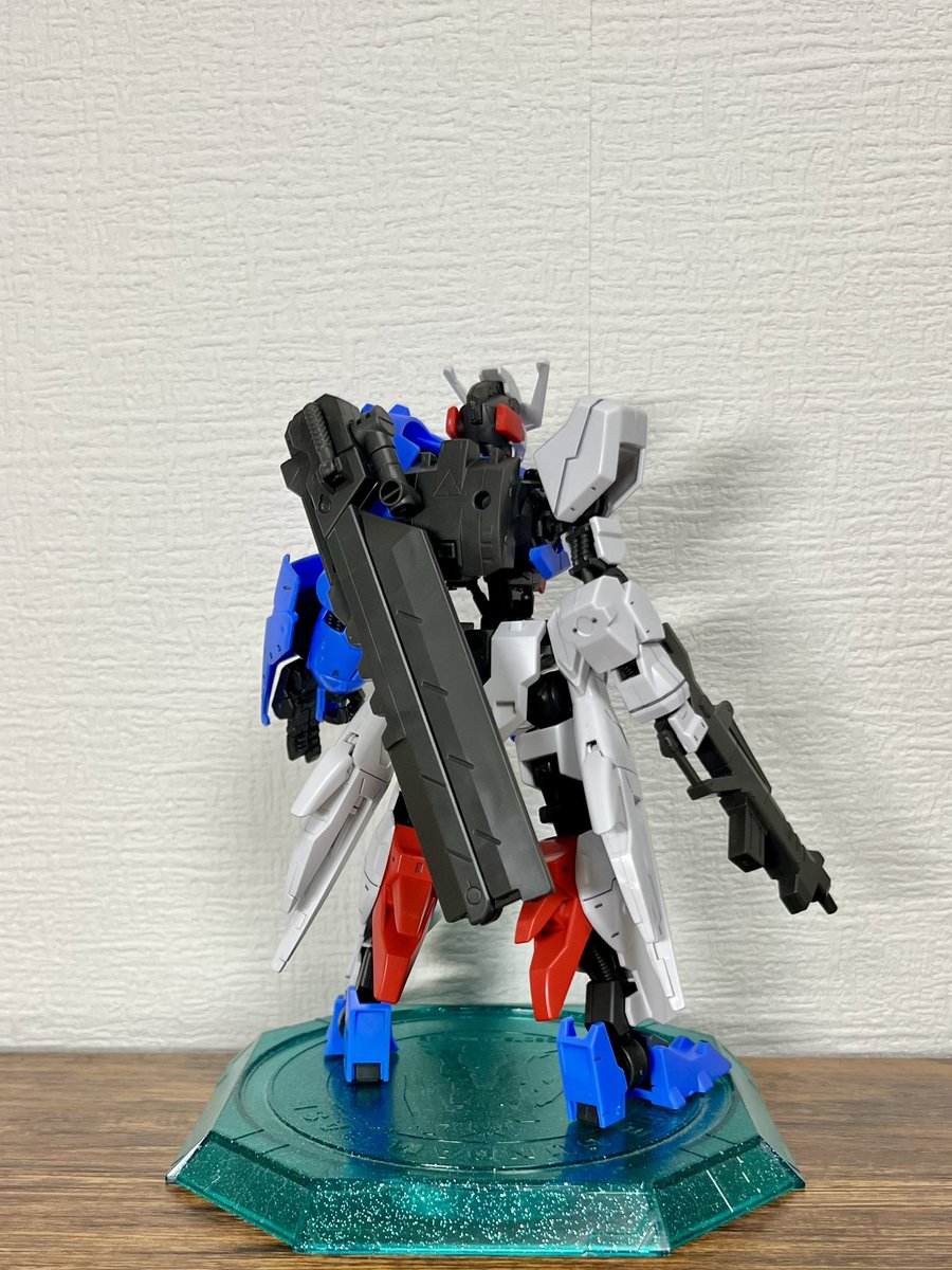 hirohiro_na's tweet photo. ガンダムアスタロト

アシンメトリーと長い剣が特徴的だね🗡️

リナシメント前作ったんだけど、どこにしまったかなぁ〜

#ガンプラ #ガンプラ好きと繋がりたい #プラモデルライフ https://t.co/XrwJtcgSZ3