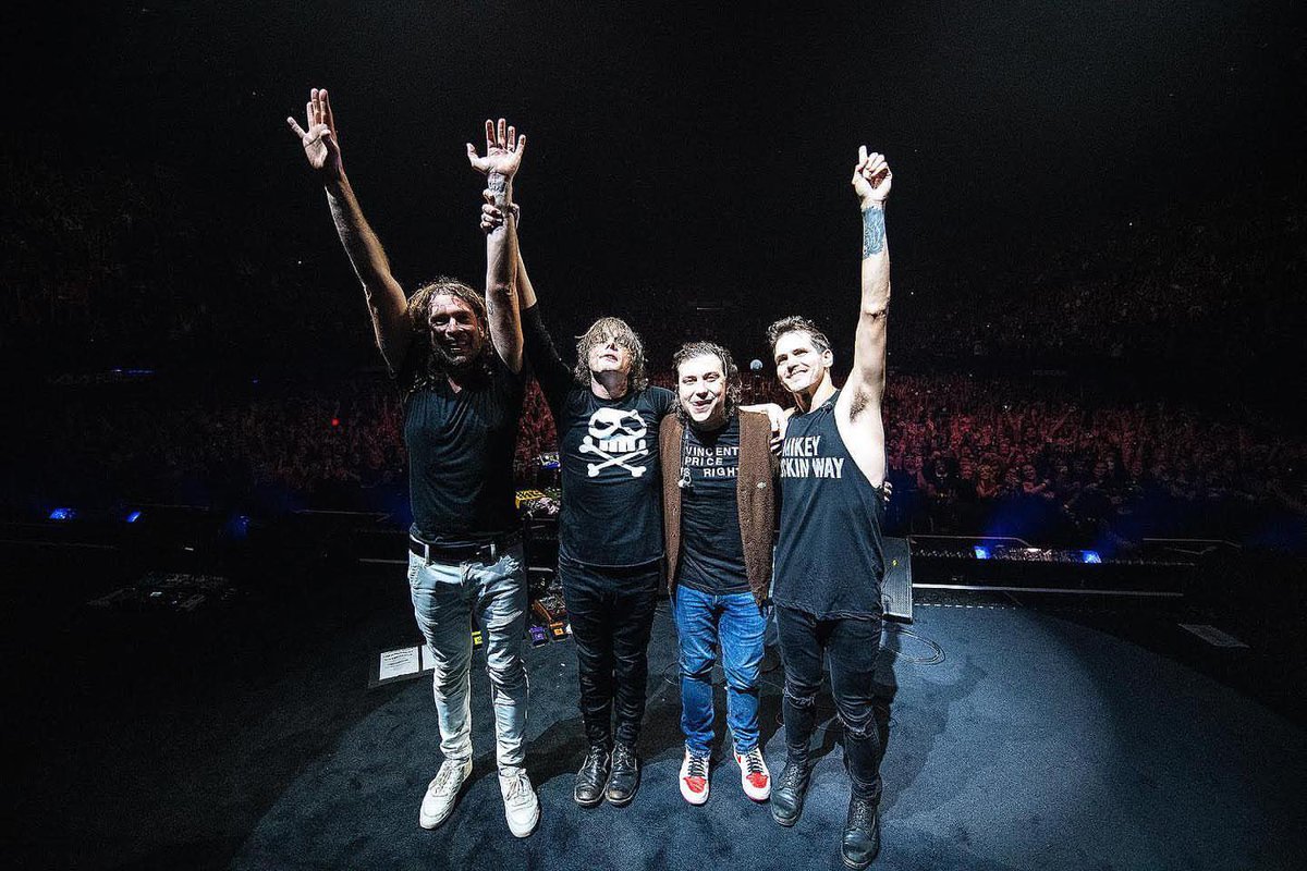 gutlasso's tweet photo. I cried. You cried. We crode. MCR 4ever https://t.co/t2q2EYgVcr
