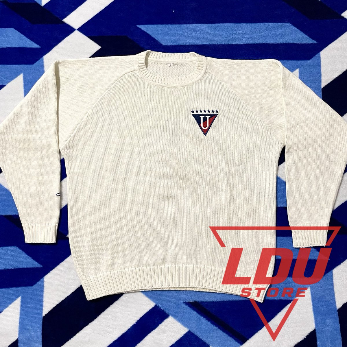 LDUStore's tweet photo. SE VENDE✅ Suéter edición 2003🇮🇩
Talla: Médium
Estado: 10/10
Precio $45
📲WhatsApp 097-883-2786
🚚 Envíos a todo el Ecuador🇪🇨y USA🇺🇸 
💵💳Puedes pagar con tarjeta de crédito, transferencia bancaria o efectivo.

#ldu #liga #ligadequito #libertadores #quito https://t.co/ullrXzu81H