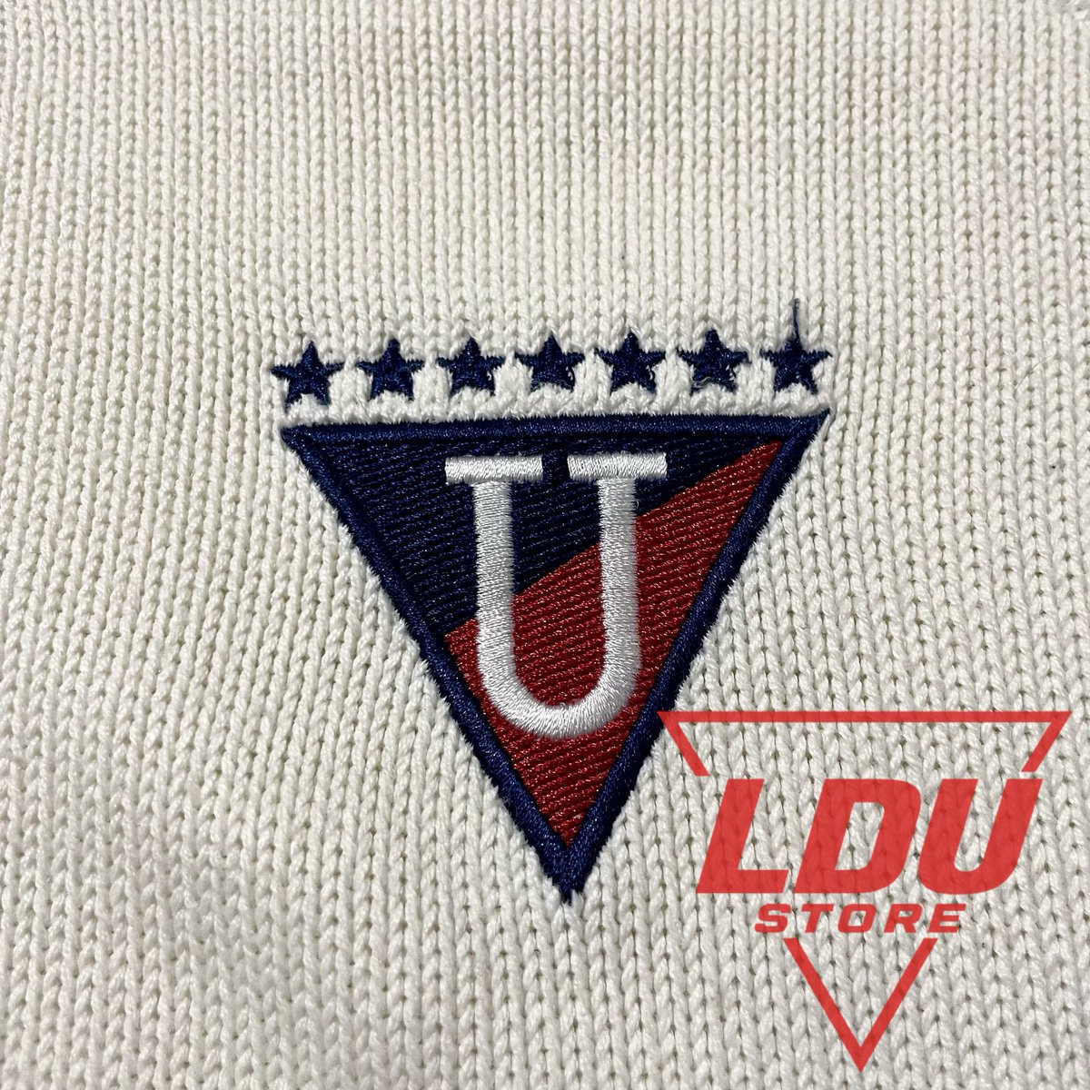 LDUStore's tweet photo. SE VENDE✅ Suéter edición 2003🇮🇩
Talla: Médium
Estado: 10/10
Precio $45
📲WhatsApp 097-883-2786
🚚 Envíos a todo el Ecuador🇪🇨y USA🇺🇸 
💵💳Puedes pagar con tarjeta de crédito, transferencia bancaria o efectivo.

#ldu #liga #ligadequito #libertadores #quito https://t.co/ullrXzu81H