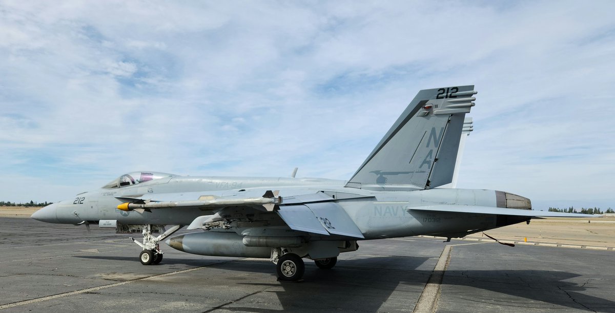 7MVT485's tweet photo. F/A-18 from VFA-94 Mighty Shrikes visiting KFAT https://t.co/hO7buto7py