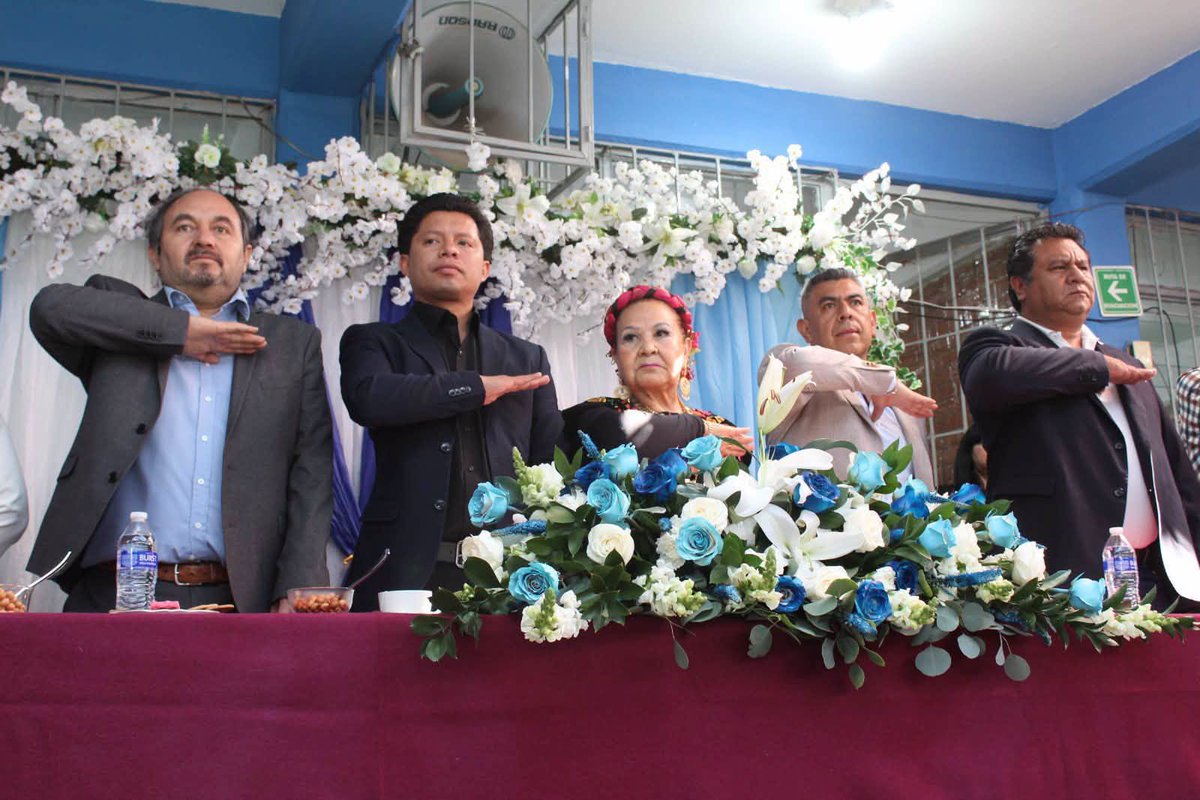 AlexNavarroNR's tweet photo. #FelizSabado 
En una ceremonia llena de emoción, la comunidad escolar disfrutó de presentaciones de bailes de Oaxaca, poesía, música y el esperado vals, celebrando el esfuerzo y la dedicación de las y los alumnos.
https://t.co/U8VMyQAbs7
#AntorchaEsEducacion #AtizapanDeZaragoza https://t.co/cqYucsJVk6
