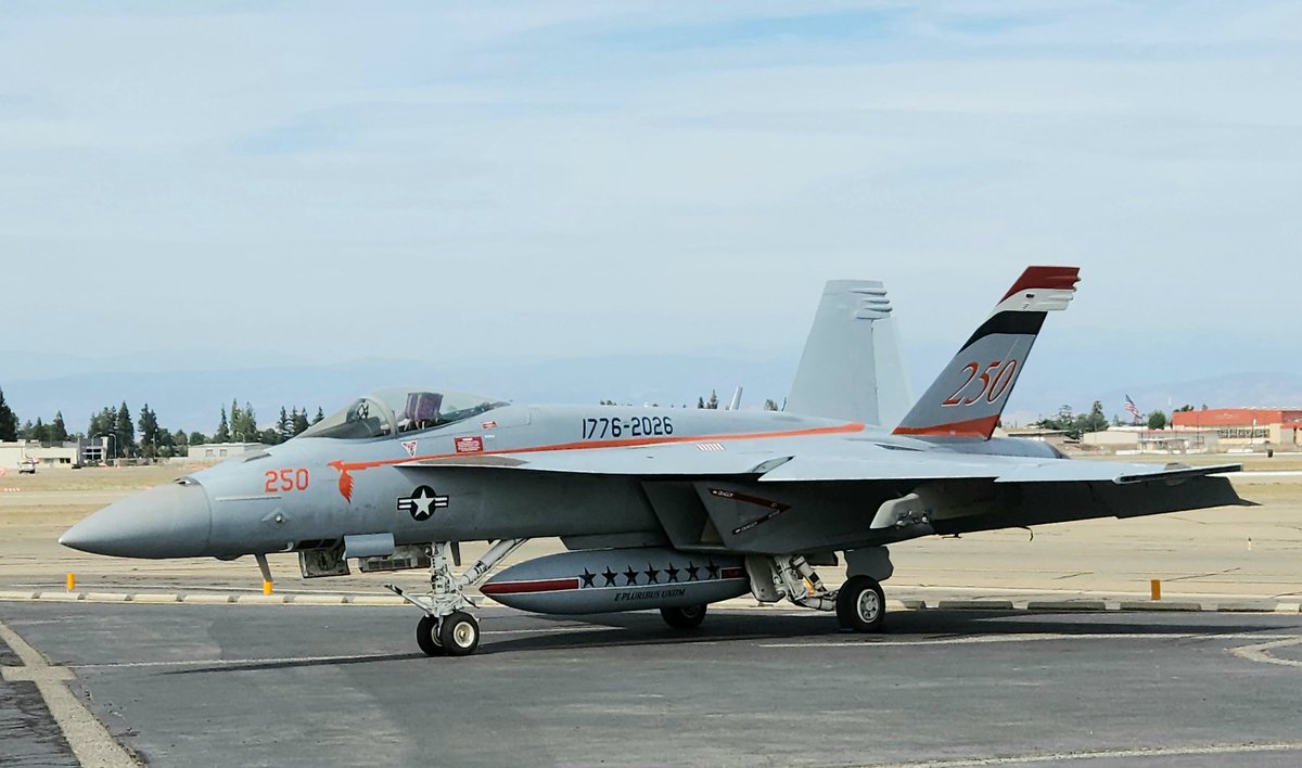 7MVT485's tweet photo. F/A-18 from VFA-94 Mighty Shrikes visiting KFAT https://t.co/2BEbQXtK9T