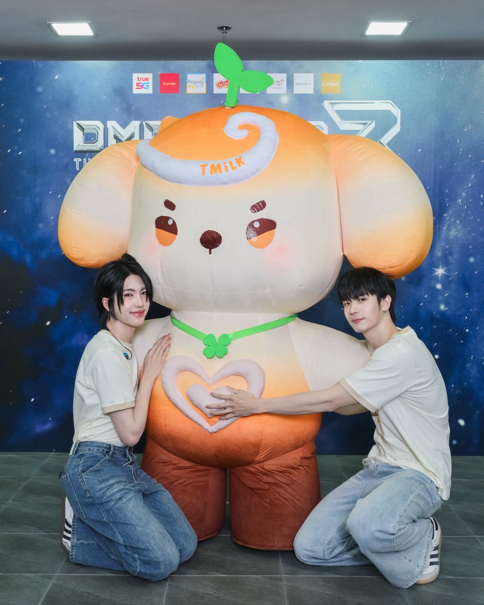 TMiLK_Domundi's tweet photo. ม่าจ๋า อี๊จ๋า วันนี้มิ้วจ๋าตื่นเช้ากว่าปกติ เสิร์ฟเครื่องดื่มร้อนๆ อุ่นๆ ให้ม่าจ๋าอี๊จ๋านะคะ ☕️🍪 หนูนั่งระบายสีรูปเล่นด้วย ถ้าว่างอยากชวนม่าจ๋าอี๊จ๋ามาวาดเล่นกันค่ะ ต้องน่ารักแน่ๆ 🧡

#TMiLK #LatteKim https://t.co/bcQOvjEtsP