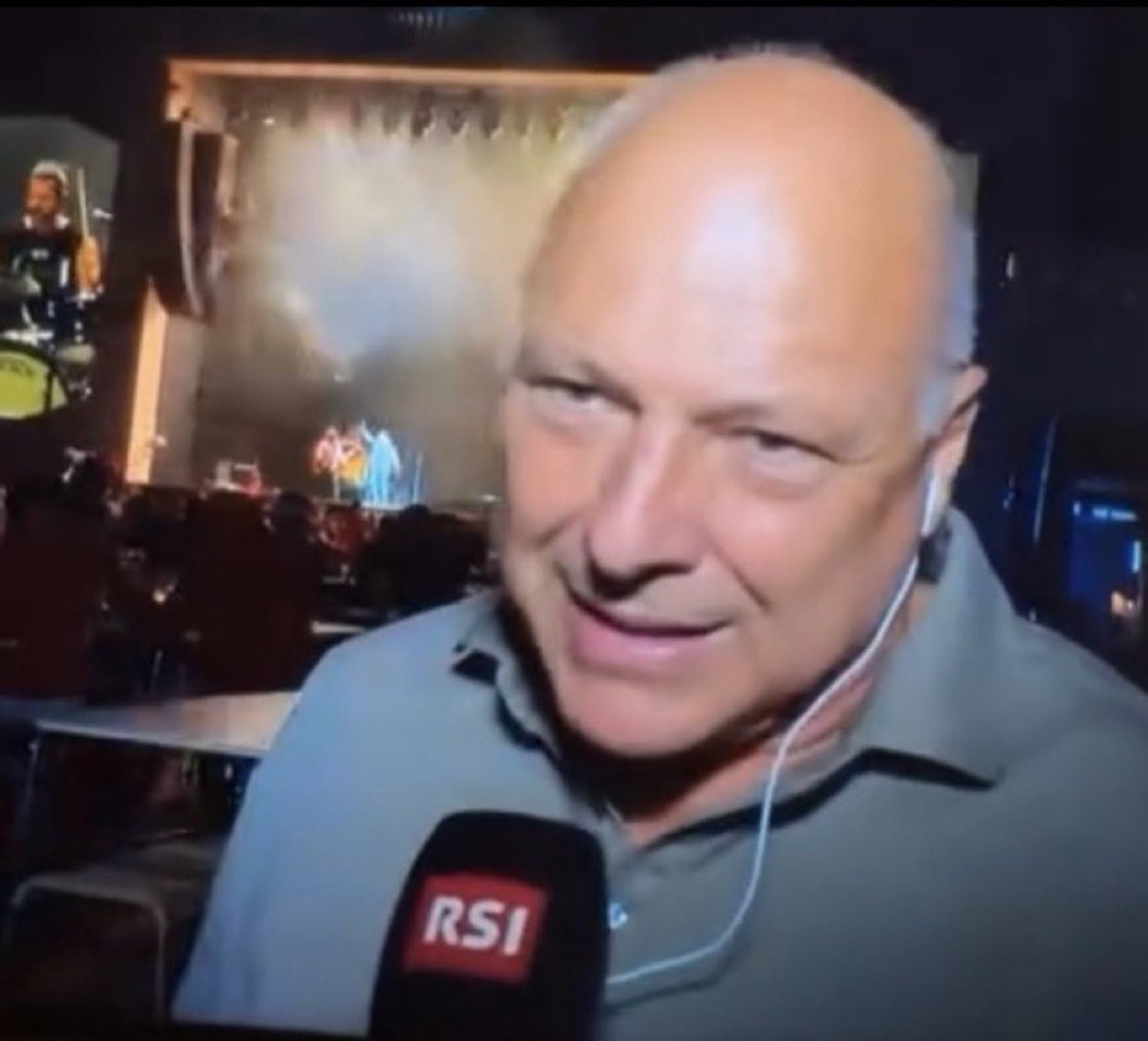 DZFOOTBALLDZ's tweet photo. 🚨L’adjoint de Vladimir Petkovic est actuellement en direct sur la télé suisse entrain de soutenir la Suisse avant son 1/4 face à l’Argentine. 😂 https://t.co/VhAhQw0QR9