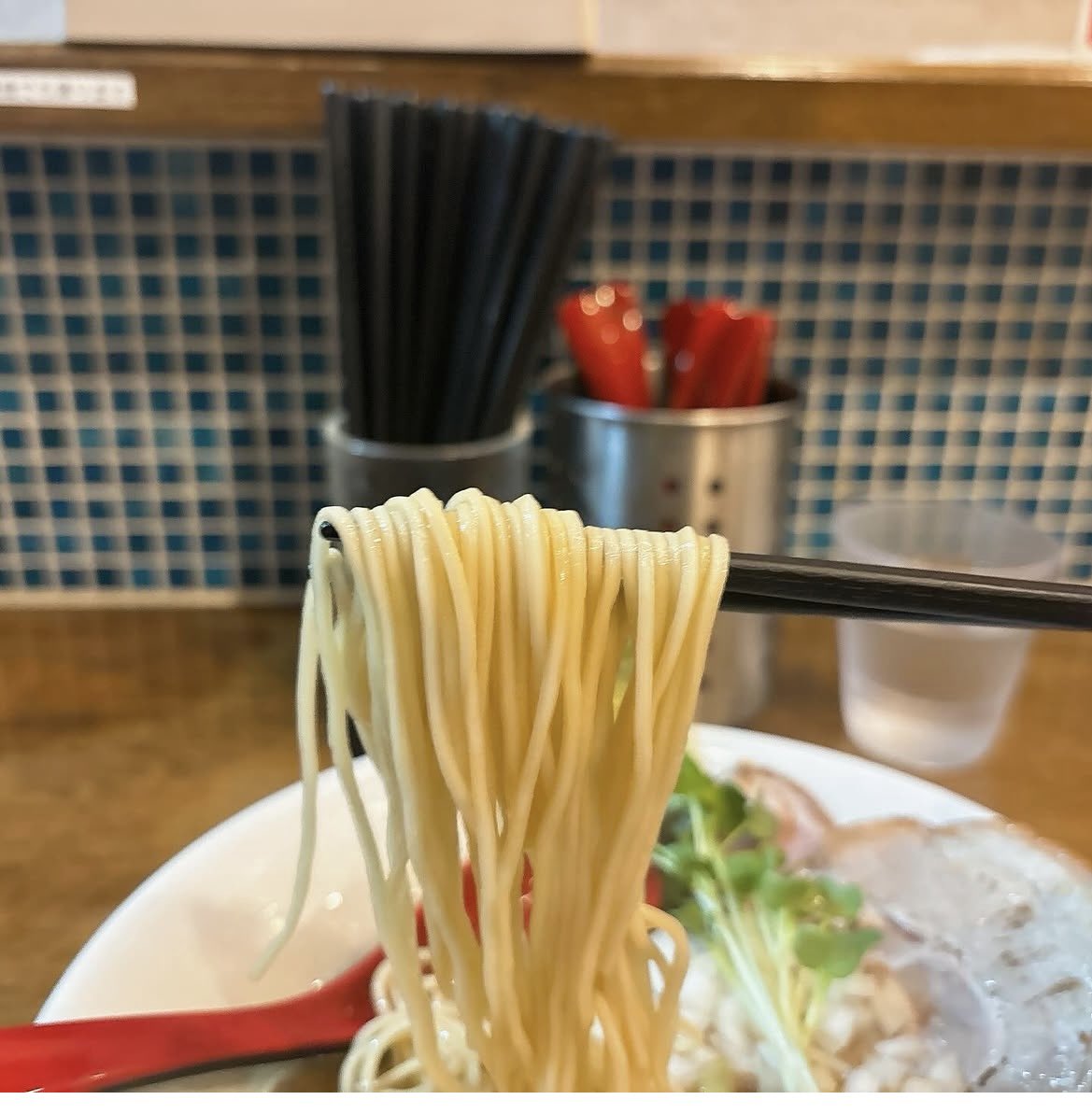 ito_chukasoba's tweet photo. おはようございます♪

本日より増設したエアコン稼働してます〜
店内快適です🎐
沢山のご来店心よりお待ち致しております‼︎

限定メニュー

冷やし塩蕎麦　しじみ✖️煮干し
山椒和え玉

https://t.co/o0MygIEjOE

#伊東中華そば
#成増ラーメン
#ラーメン https://t.co/I34zbe2awq
