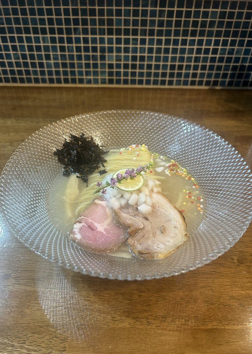 ito_chukasoba's tweet photo. おはようございます♪

本日より増設したエアコン稼働してます〜
店内快適です🎐
沢山のご来店心よりお待ち致しております‼︎

限定メニュー

冷やし塩蕎麦　しじみ✖️煮干し
山椒和え玉

https://t.co/o0MygIEjOE

#伊東中華そば
#成増ラーメン
#ラーメン https://t.co/I34zbe2awq