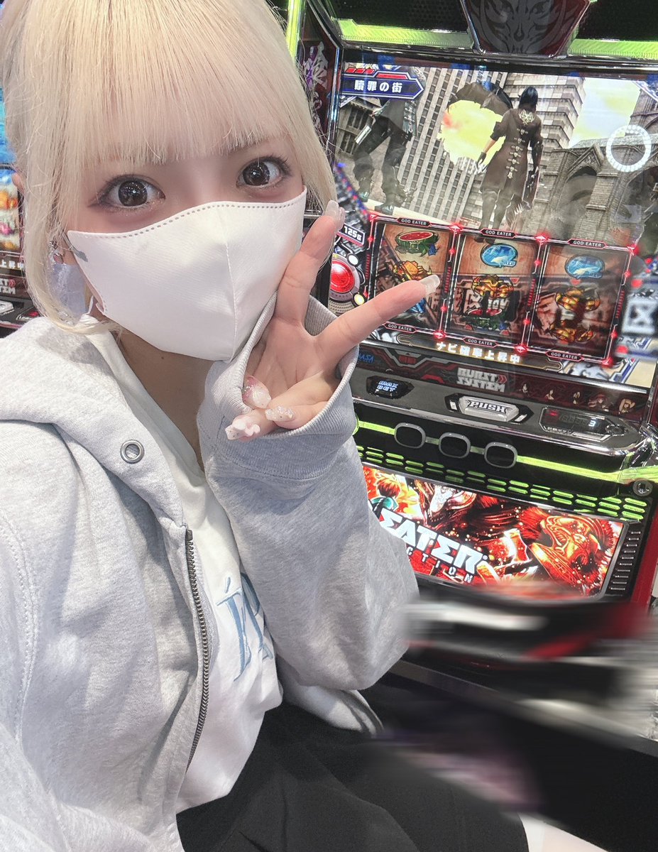 mokapachi_777's tweet photo. おはも🌞
本日は📍スーパードーム砺波店 です

抽選88/約250名
散々迷ってイーターへ…、

SAO2打ってみたかったけどもちろん無理で、カバネリ,グール,ヴ2,モンキーあたりも埋まってた😃
スロット設置252台、朝から超高稼働です❤️‍🔥

名刺持ってきたよ！もらってもらってもらってもらってもらって

1年ぶりの砺波、宜しくお願いいたします
PR