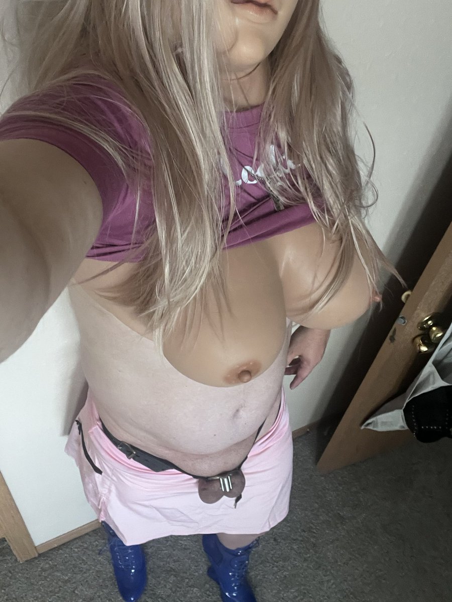 wahloflatex's tweet photo. Ready to play. #sissy #breastplate #breastforms #chastity #sissychastity #flatcage https://t.co/eaQ86EtOIA