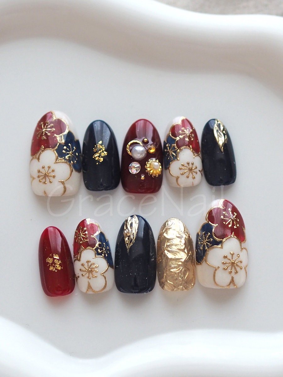 GraceNail's tweet photo. 成人式や前撮りにおすすめ
和柄ネイルチップ

現品販売！ネイルチップ No.733 大きめサイズ　成人式卒業式和柄振袖袴着物 
https://t.co/VBQ0zmxbF6 https://t.co/8qFVSBOVux