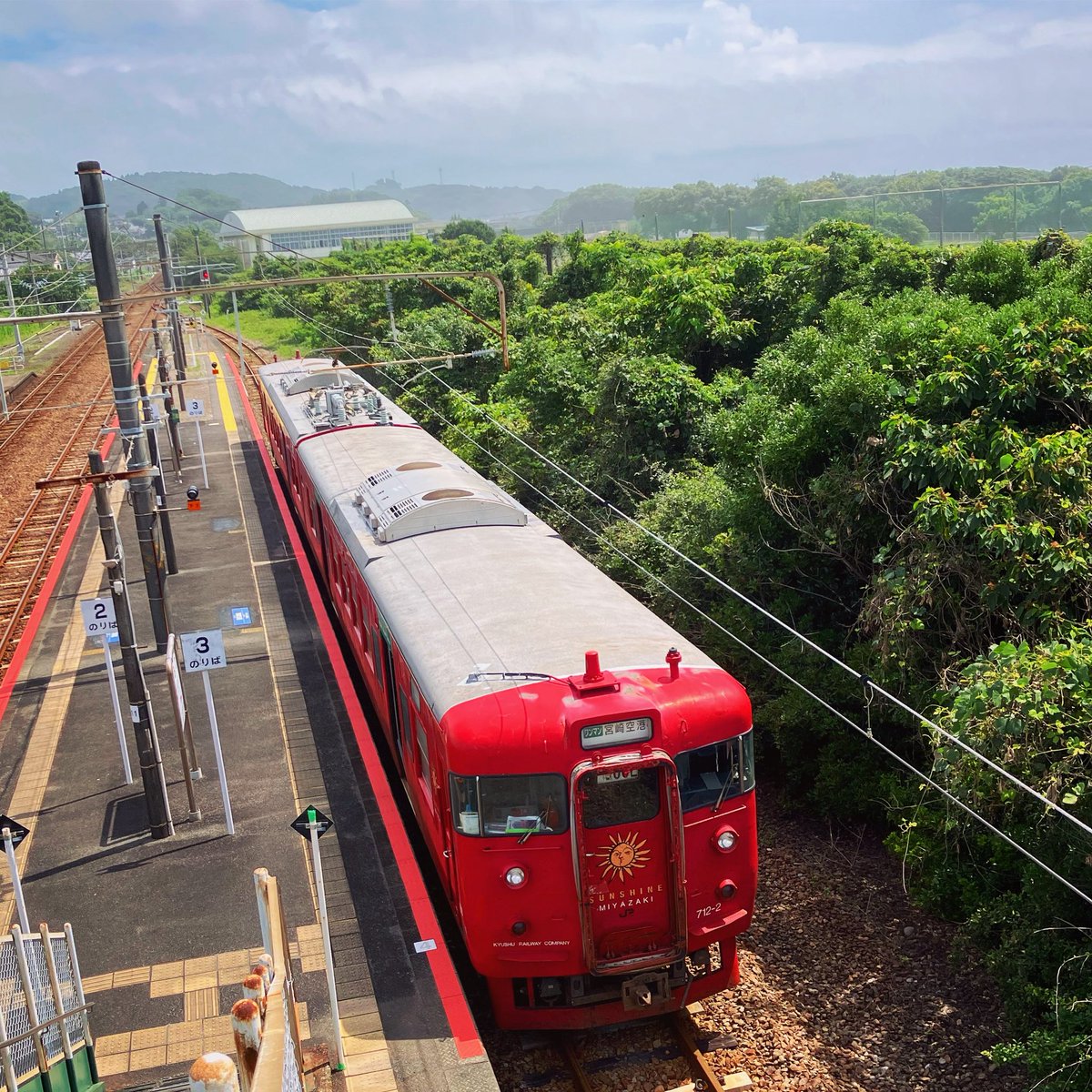 KPP_JL061's tweet photo. 【宮崎県】北部沿岸
#741M 延岡 空港0935 1130
>> #日豊線 #美々津駅
・ 3番に入れる必要ある?🤭
#713系
#ローカル線の旅
#kpp https://t.co/IG6WryZe7c
