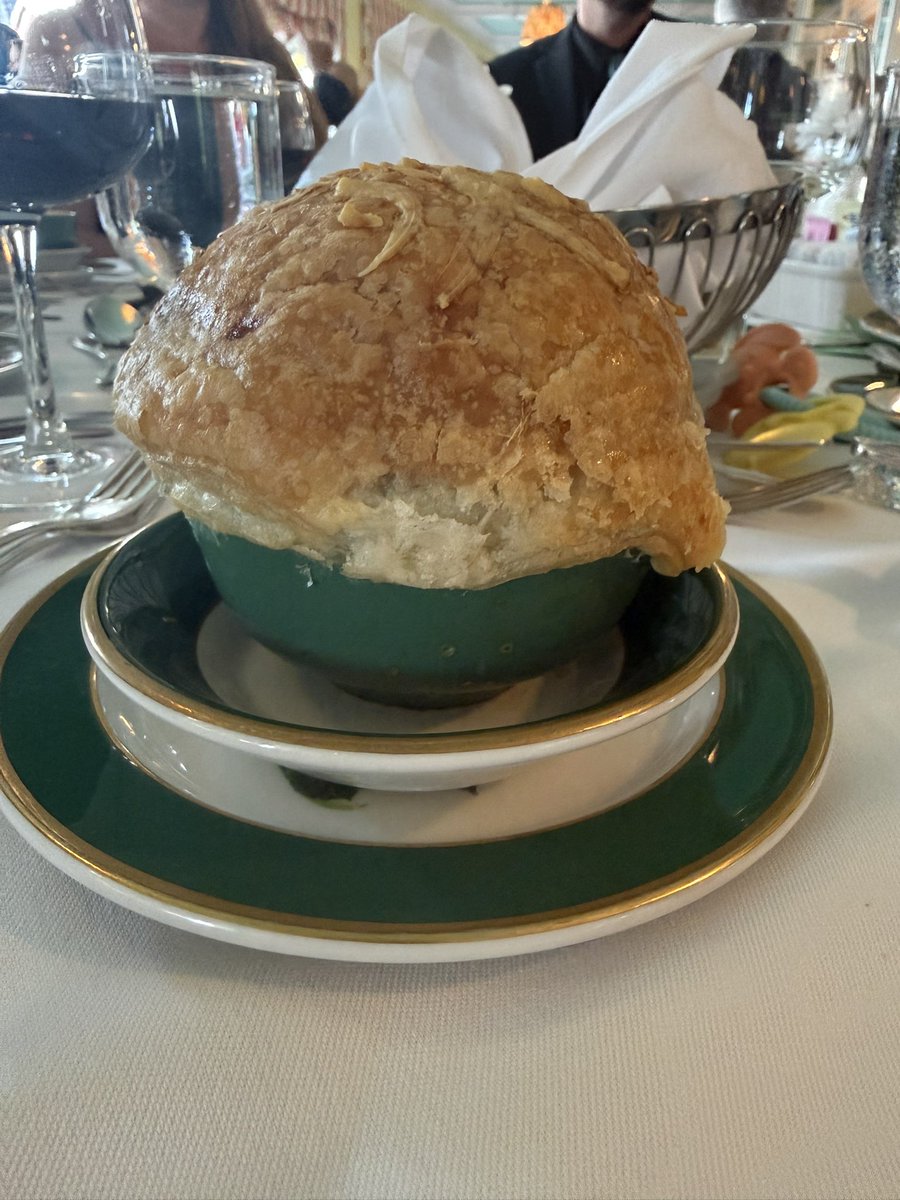 Kdonahu2's tweet photo. @CarlsBeef rate this French Onion soup from the Grand Hotel on Mackinac Island. https://t.co/aFEamh8SbQ