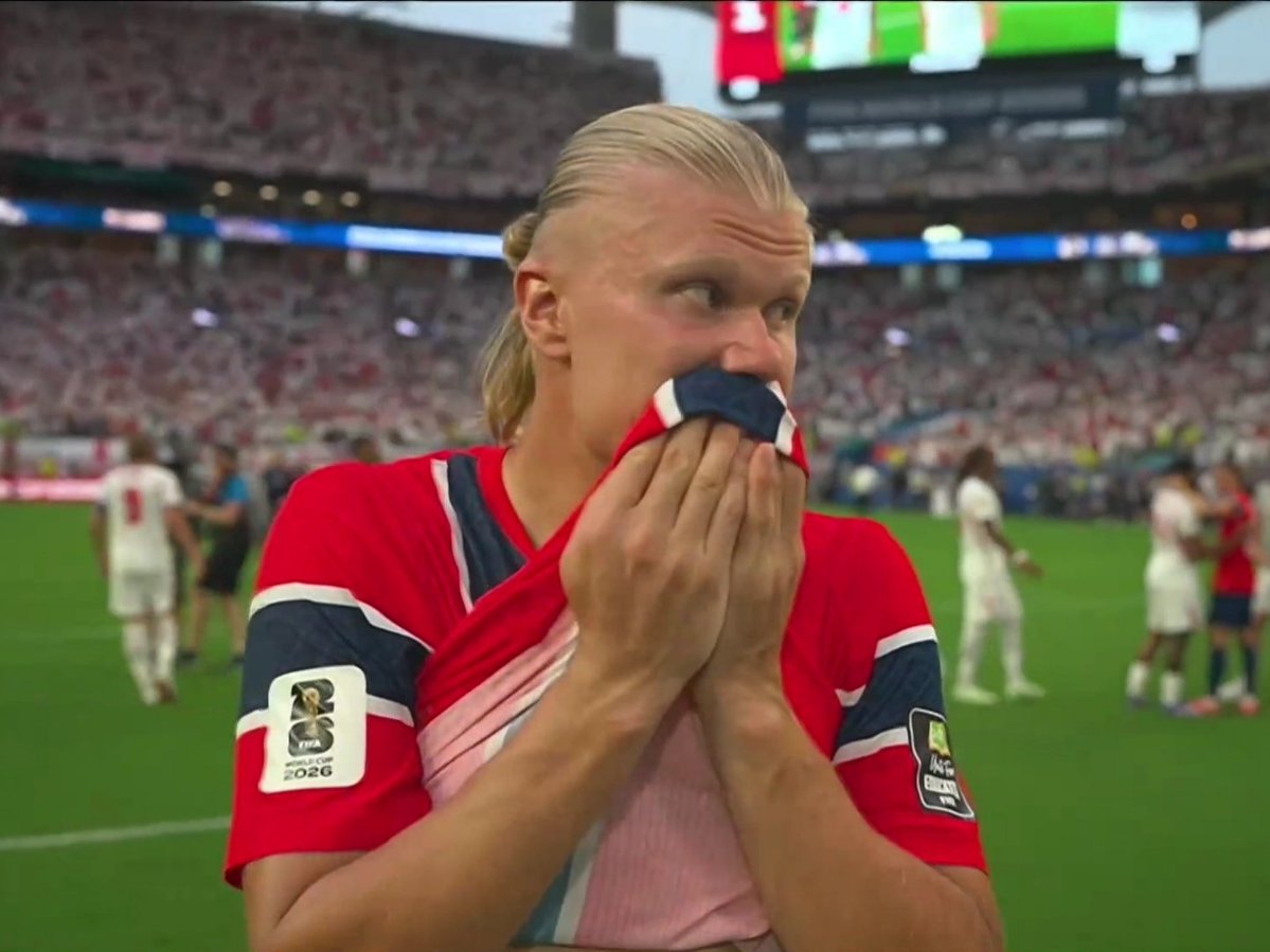 StellarOptimum's tweet photo. After 2 hours of battle, Jude Bellingham fired England into the World Cup semifinals with 2 goals against Norway.
The defining image, though, was the contrast: one captain collapsing in relief, another walking away with pride.
https://t.co/BjHHcxHnkj #كاس_العالم_٢٠٢٦ #so_games https://t.co/qoLPAr78Ir