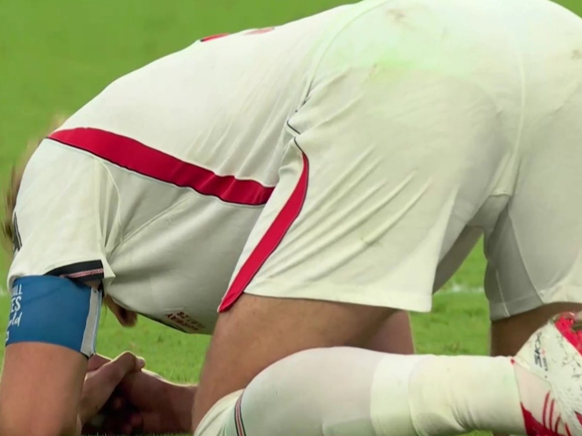 StellarOptimum's tweet photo. After 2 hours of battle, Jude Bellingham fired England into the World Cup semifinals with 2 goals against Norway.
The defining image, though, was the contrast: one captain collapsing in relief, another walking away with pride.
https://t.co/BjHHcxHnkj #كاس_العالم_٢٠٢٦ #so_games https://t.co/qoLPAr78Ir