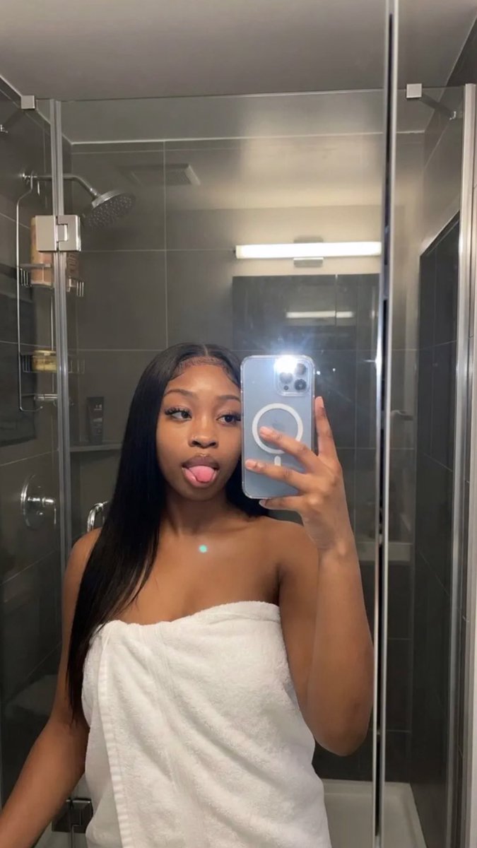 TheBankAri's tweet photo. F*CK IT! sending my shower vid to whoever says ’hi’ 😵‍💫 #explore https://t.co/9zHyMCChZy