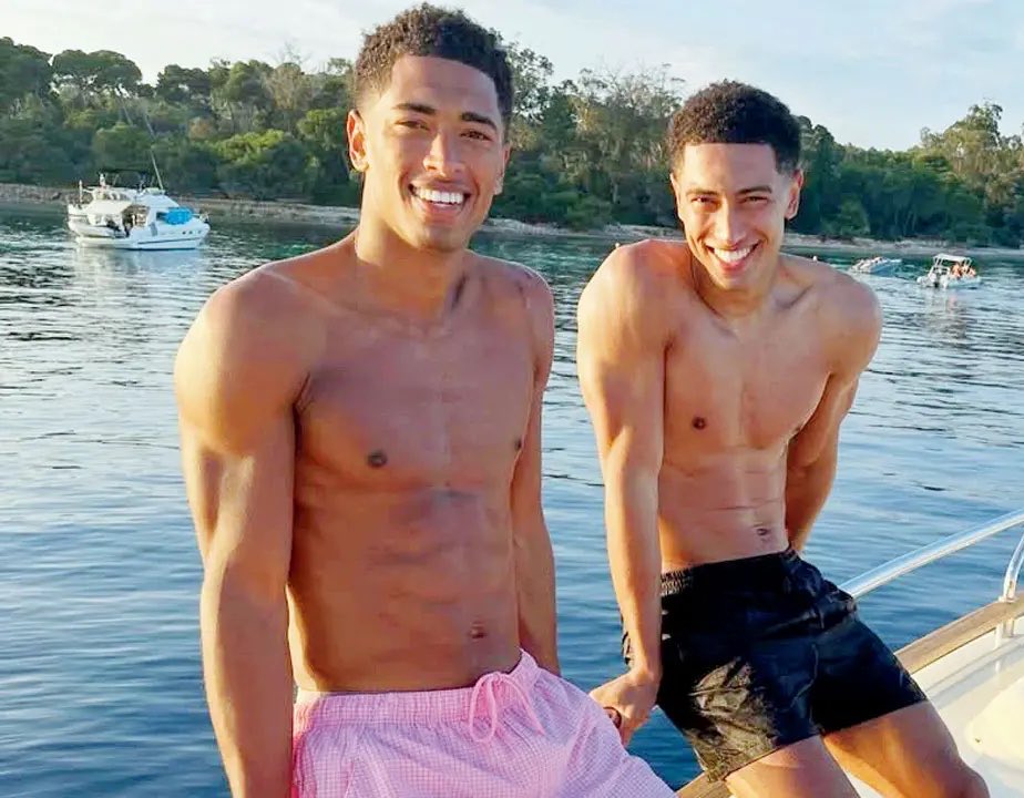 justiceandheels's tweet photo. It's so funny racists think Judes father regrets having two tall handsome pro footballer rich sons because theyre half-black, and acts like he wouldve been better off with a son like them💀

Like I think he is beyond happy with the choice he made https://t.co/LAgDkt8nRb