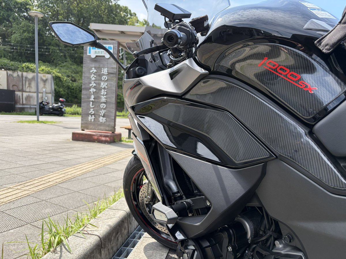 mthr0701's tweet photo. 梅雨明け久しぶりのおバイク🏍️なので、
バイクのチェック✅と人の慣らしで、何時もの散歩コースをツーリング😊
朝早く出発しましたが、凄く暑い🥵
#Kawasaki 
#Ninja1000sx 
#道の駅針テラス 
#道の駅みなみやましろ村
 #ｱﾗﾌｨﾌﾘﾀｰﾝﾗｲﾀﾞｰ https://t.co/WCtXPJ8vl4