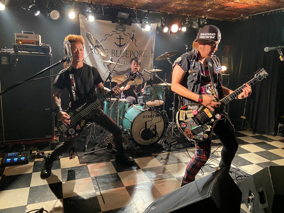 SATORU_PUNX's tweet photo. 昨日は神戸BLUEPORTに関わってくれた皆ありがとう🙏
オーストラリアからHowlingMountain来日🙋
とりあえずLIVE上手すぎ☝️
お次は7/19大阪堺と20京都の2dayz💡
どちらも宜しくです👍
#SHOTGUN30
#ショットガンサーティー
#HowlingMountain https://t.co/K8ySjPGNE0