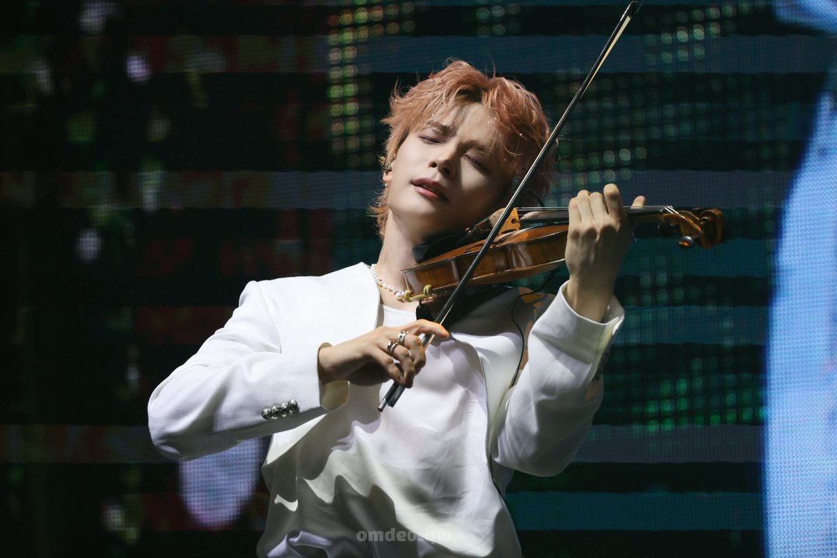 omde0_qw's tweet photo. 260711 9TH CONCERT <ISLAND> in 대구 

#루시 #LUCY #신예찬 #예찬 

나의 바이올리니스트 🎻 https://t.co/aUed0zWHYR