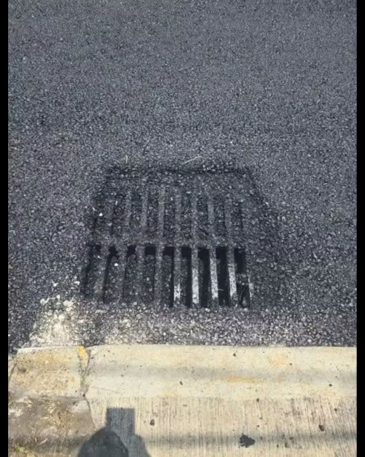 PueblaEnRedes's tweet photo. ARMENTA PAVIMENTA HASTA LAS ALCANTARILLAS.

Si se preguntan unas de las causas por qué las calles de Puebla se inundan es porque Armenta está pavimentando y tapando las alcantarillas

Las calles que de Armenta también han sido señaladas de durar solo un par de semanas sin baches https://t.co/GTiix7iiKW