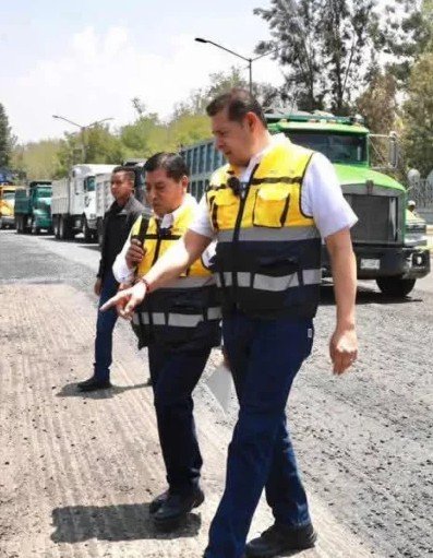 PueblaEnRedes's tweet photo. ARMENTA PAVIMENTA HASTA LAS ALCANTARILLAS.

Si se preguntan unas de las causas por qué las calles de Puebla se inundan es porque Armenta está pavimentando y tapando las alcantarillas

Las calles que de Armenta también han sido señaladas de durar solo un par de semanas sin baches https://t.co/GTiix7iiKW