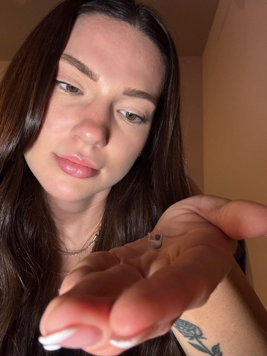 sinkingforsoles's tweet photo. The giantess goddess @tallfitAva  holds me trapped in her palm, staring down at me with arrogant superiority as she decides what to do with me, her tiny captive https://t.co/wY2GXHVmVZ