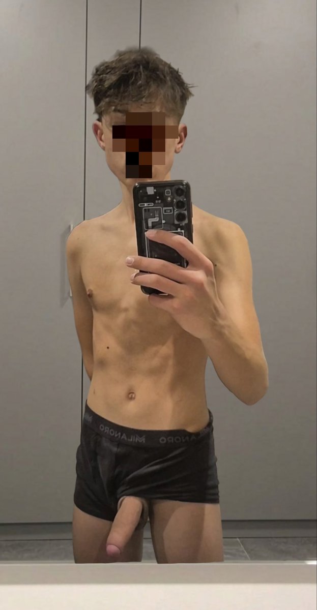 hermaphroroused's tweet photo. Exhibing at the gym makes me so horny 👀 https://t.co/iwsN3WSWLV