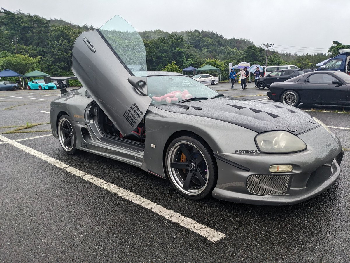CAKh0ybPovYrzTW's tweet photo. #ドラプレミーティング
#花と泉の公園
#TOPSECRET
#JZA80
#FD3S https://t.co/Pk0vzNHi9k