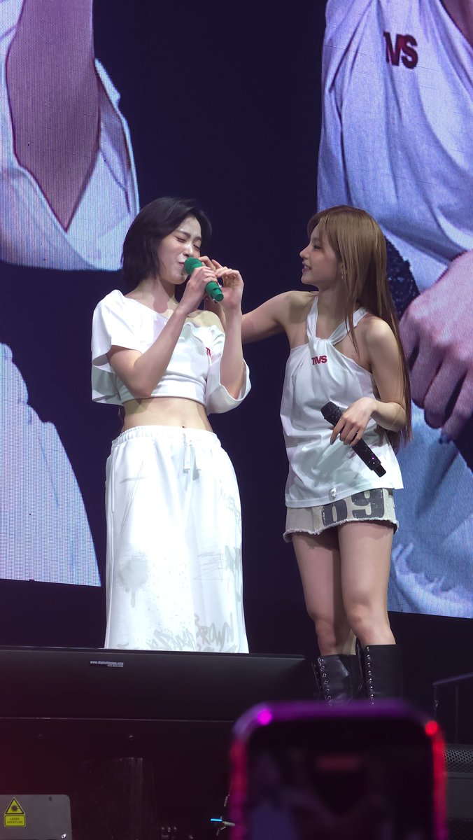 Neviemind's tweet photo. WHERE ARE MY RYEJI BIASES

#ITZY_TUNNELVISION_MANILA #ITZY_TUNNELVISION #ITZY_TNVS 
#ITZYinManila #ITZY #YEJI #RYUJIN https://t.co/zFaEM9lMAd