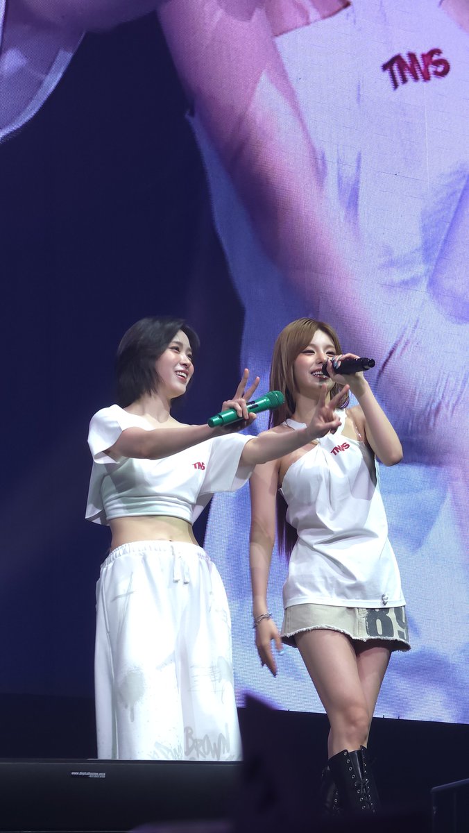 Neviemind's tweet photo. WHERE ARE MY RYEJI BIASES

#ITZY_TUNNELVISION_MANILA #ITZY_TUNNELVISION #ITZY_TNVS 
#ITZYinManila #ITZY #YEJI #RYUJIN https://t.co/zFaEM9lMAd