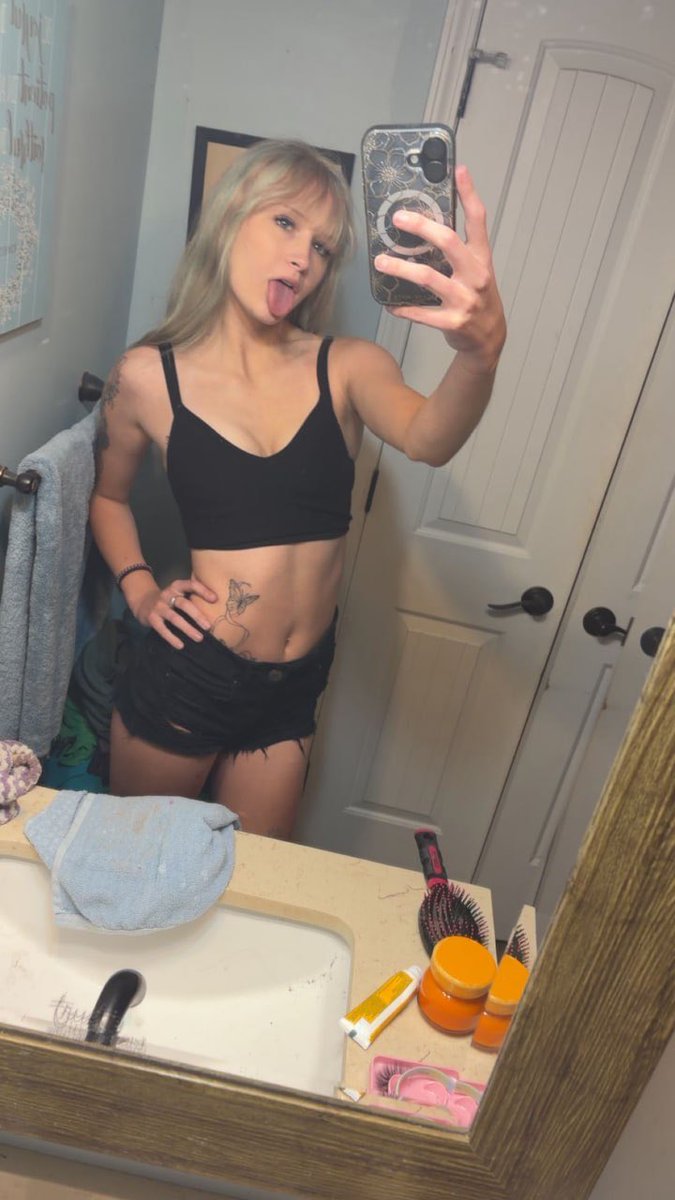 bonxmitz's tweet photo. reply with your favorite emoji or you're missing out https://t.co/TshiBvOzWN