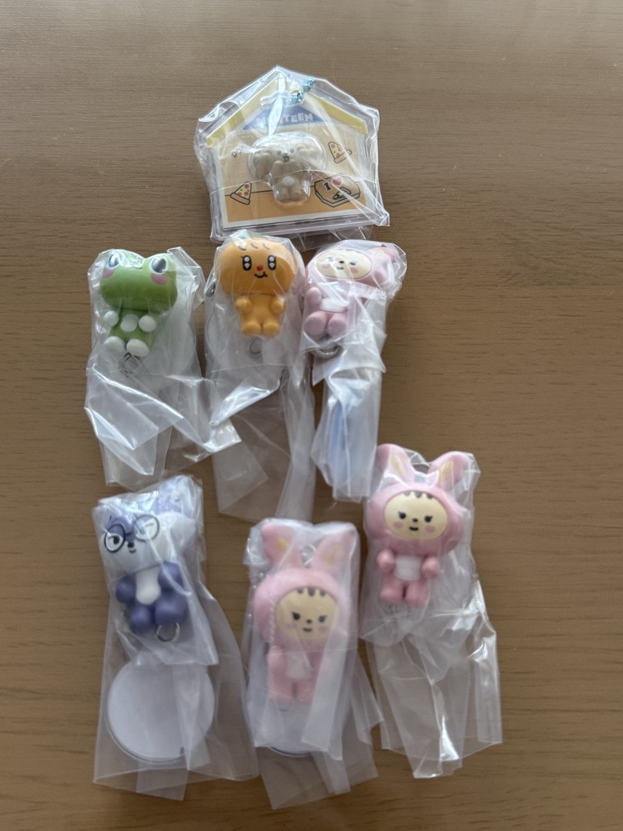 CA_ju_chu's tweet photo. SEVENTEEN MINITEEN 
パッケージチャーム グミ つまんでつなげてますこっと ガチャガチャ カプセルトイ ステッカー 交換

譲：パッケージチャーム→ドギョム
ガチャガチャ→ディエイト、スングァン、ジョンハン×3、ウォヌ

求：パッケージチャーム→ホシ
ガチャガチャ→バーノン、ウジ、ミンギュ https://t.co/e4qrzAX8YH