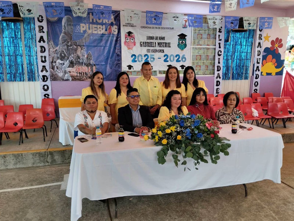 AlexNavarroNR's tweet photo. #FelizSabado 
Con gran alegría se vivió la ceremonia de graduación del preescolar Gabriela Mistral, ubicado en la colonia Elsa Córdoba, en el municipio de Nicolás Romero, una escuela orgullosamente Antorchista.
https://t.co/jnfFcWnONR
#AntorchaEsEducacion https://t.co/rvQtos5jKB