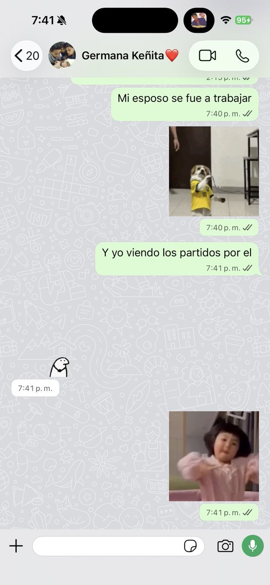 scaaaarrrlet's tweet photo. Mejor que se fue por qué después anda amargado por que juega messi 🤣🤣🤣 https://t.co/TNNAynGzfi