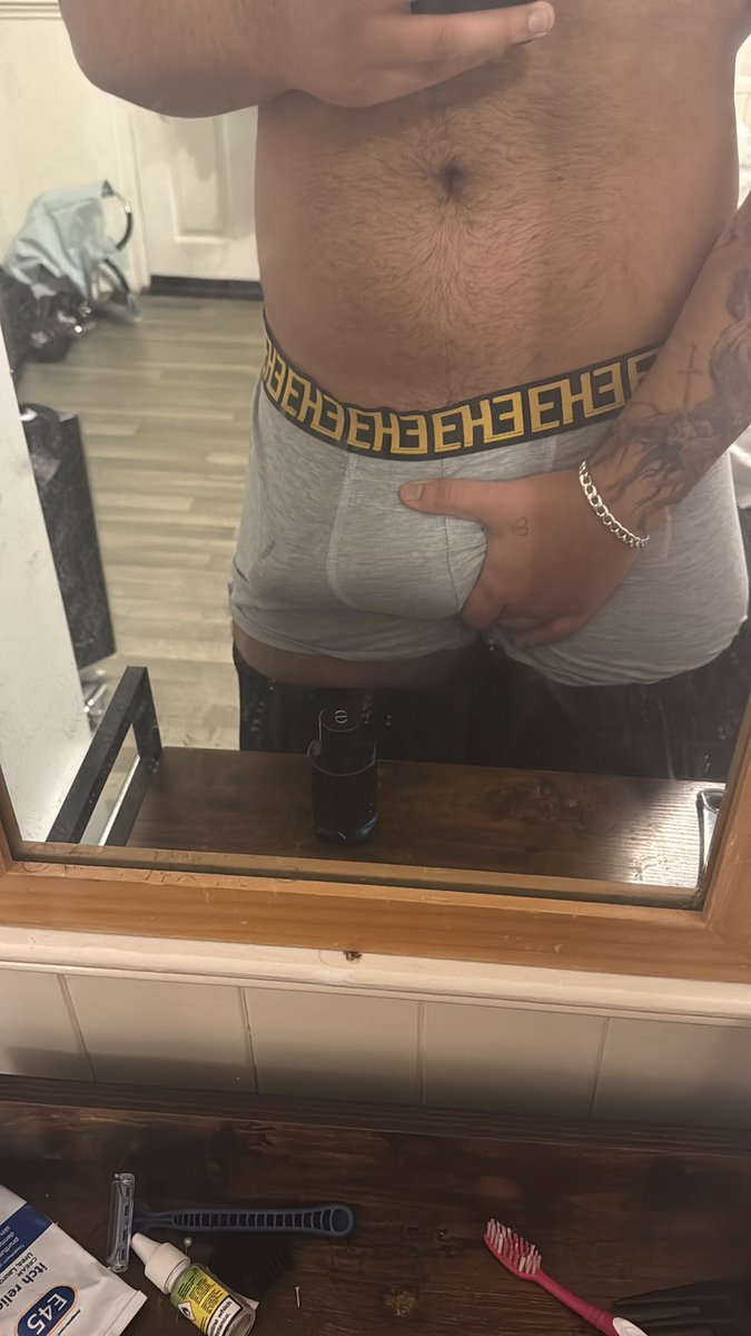 uronlinebf20's tweet photo. daddy's balls are full asf rn help empty them https://t.co/9k7kp9gHOX
