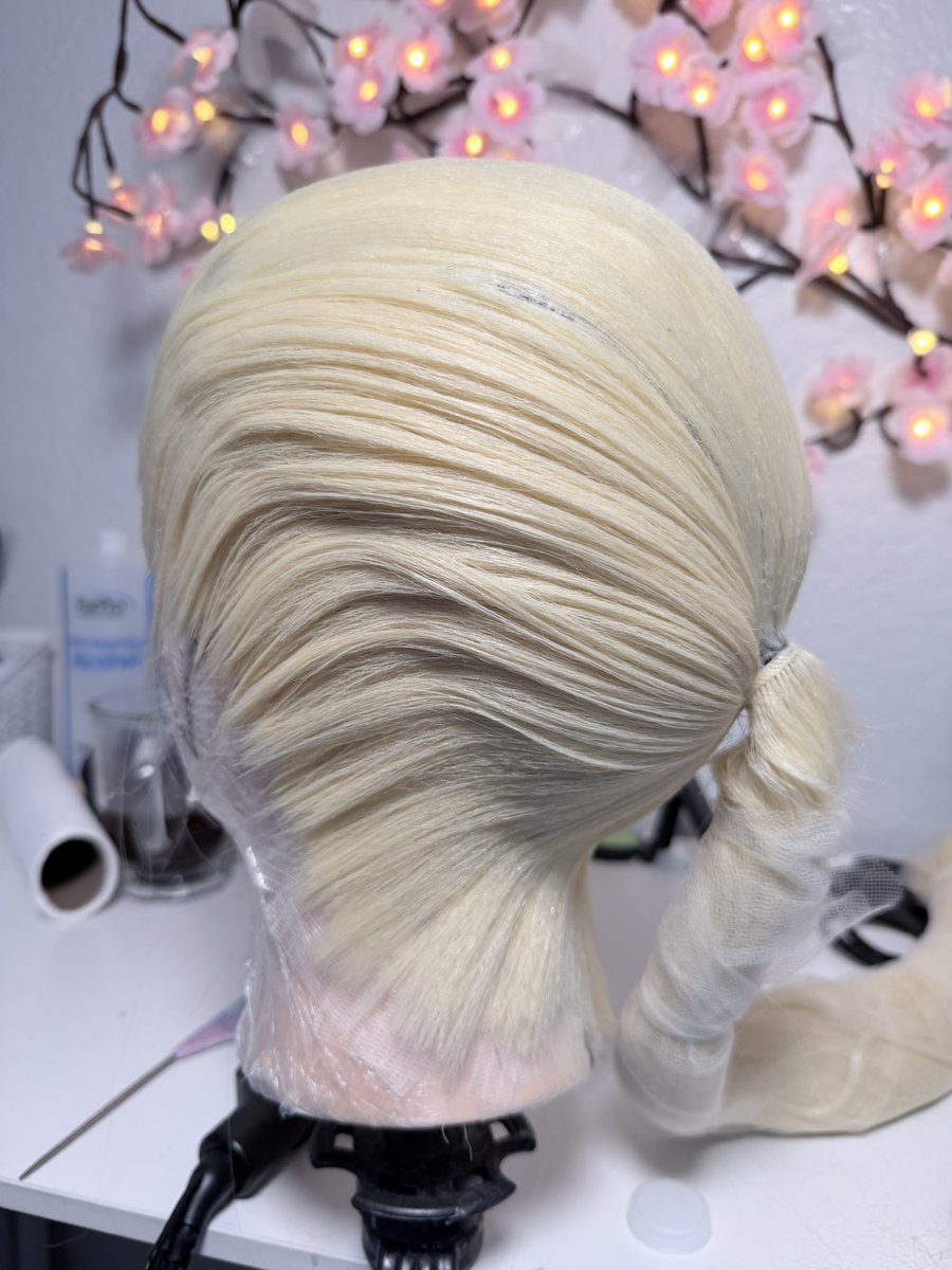 ArenSword_'s tweet photo. More Terry Bogard wig styling WIP 

#TerryBogard
#CoTW 
#cosplay
#wigstyling https://t.co/XfHudmDnWj