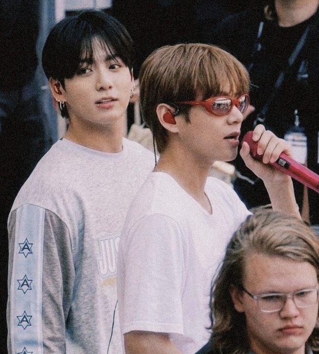 tekooking's tweet photo. the rehearsal.                       the concert. https://t.co/7RuSkjCKHO