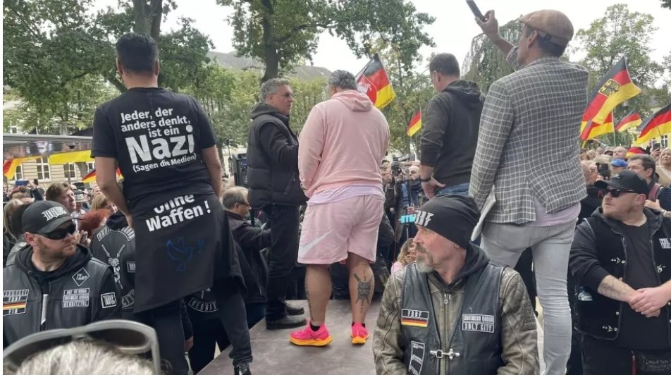 RitterinVomNi's tweet photo. @CUnserios @TimKoffiziell Nicht mal ansatzweise so kräftig wie der vorbestrafte Ex-Polizist Tim Kellner
#TimK https://t.co/2hhVEmXiBe