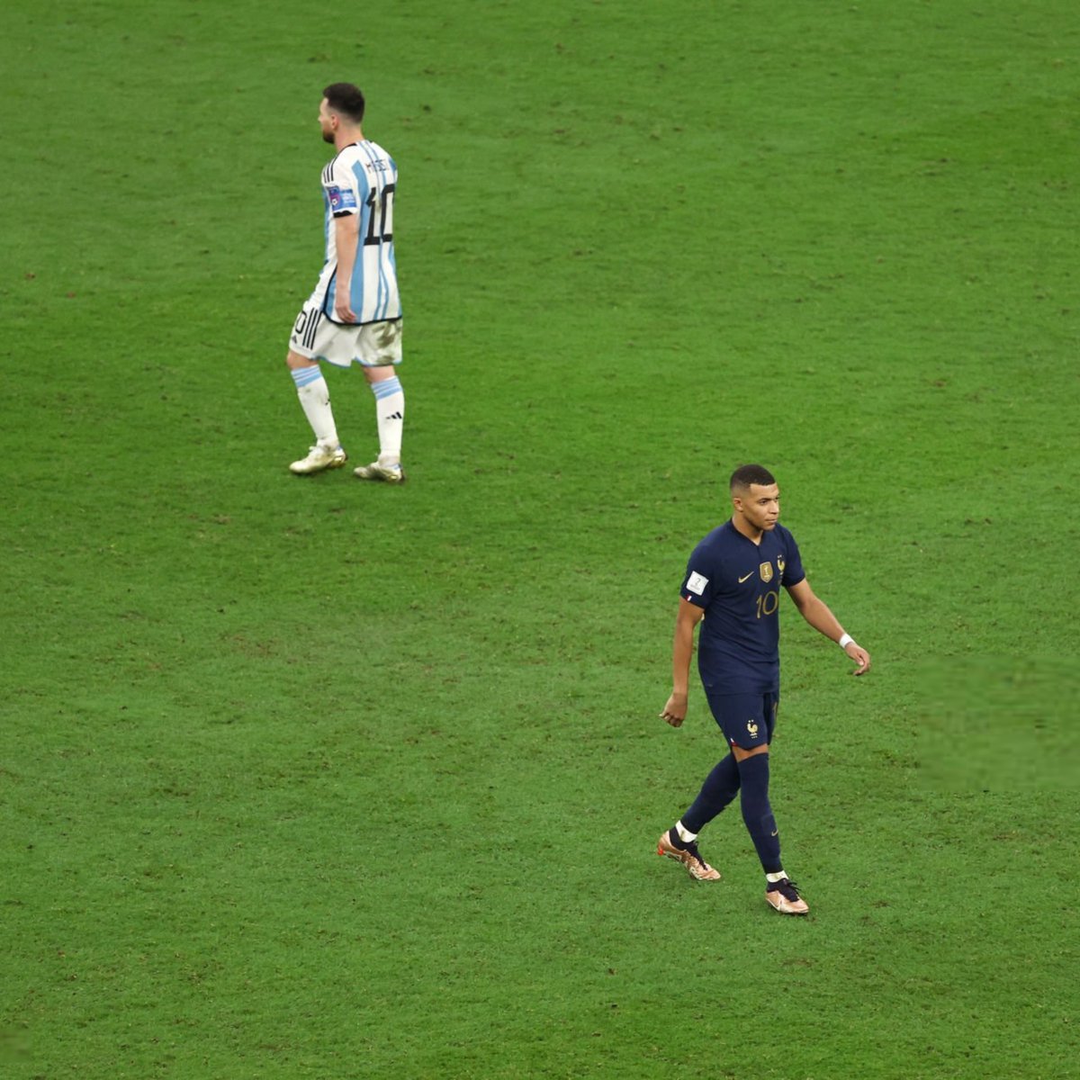 ActuFoot_'s tweet photo. Nous ne sommes plus qu'à DEUX MATCHES d'une revanche France 🇫🇷-🇦🇷 Argentine en finale de la Coupe du monde. 🌎😱 https://t.co/IcAouJI0mU