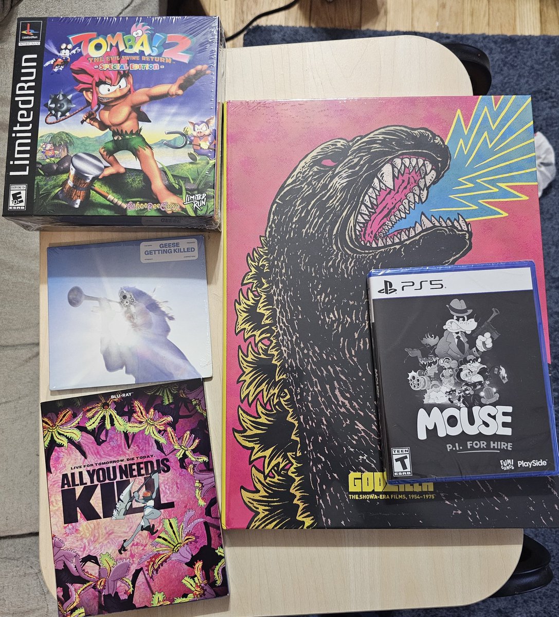 Matt_The_Last's tweet photo. At least the #mailbag wasn't COMPLETELY empty.
A few choice things arrived.
#gaming #retrogaming #movies https://t.co/YwMwBxS2kp