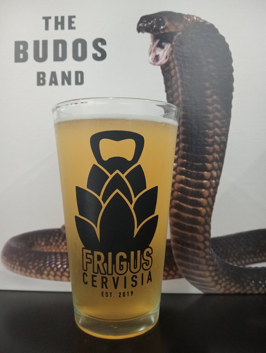 FCervisia's tweet photo. Inicia el sábado de #CebadaYVinyl con Jungle Breeze de @trippinganimals una American Pilsner refrescante y suave con 5%
III de @BudosBand 2010
#Frigus #beer #cerveza #craftbeer #beerme #beertime #beerlover #BrothelHB #drinkbeer #vinylrecords #vinylcollector #weekend #birra https://t.co/sdkS2oFR02
